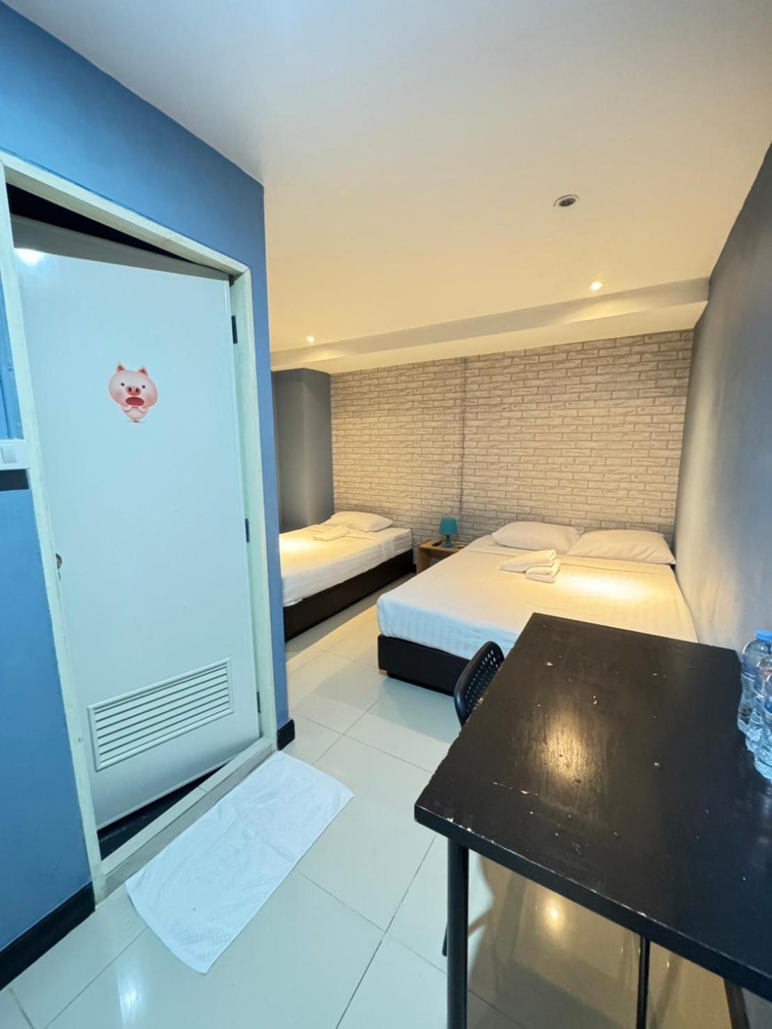 The Little Pig Sukhumvit Hotel Bangkok Exterior foto