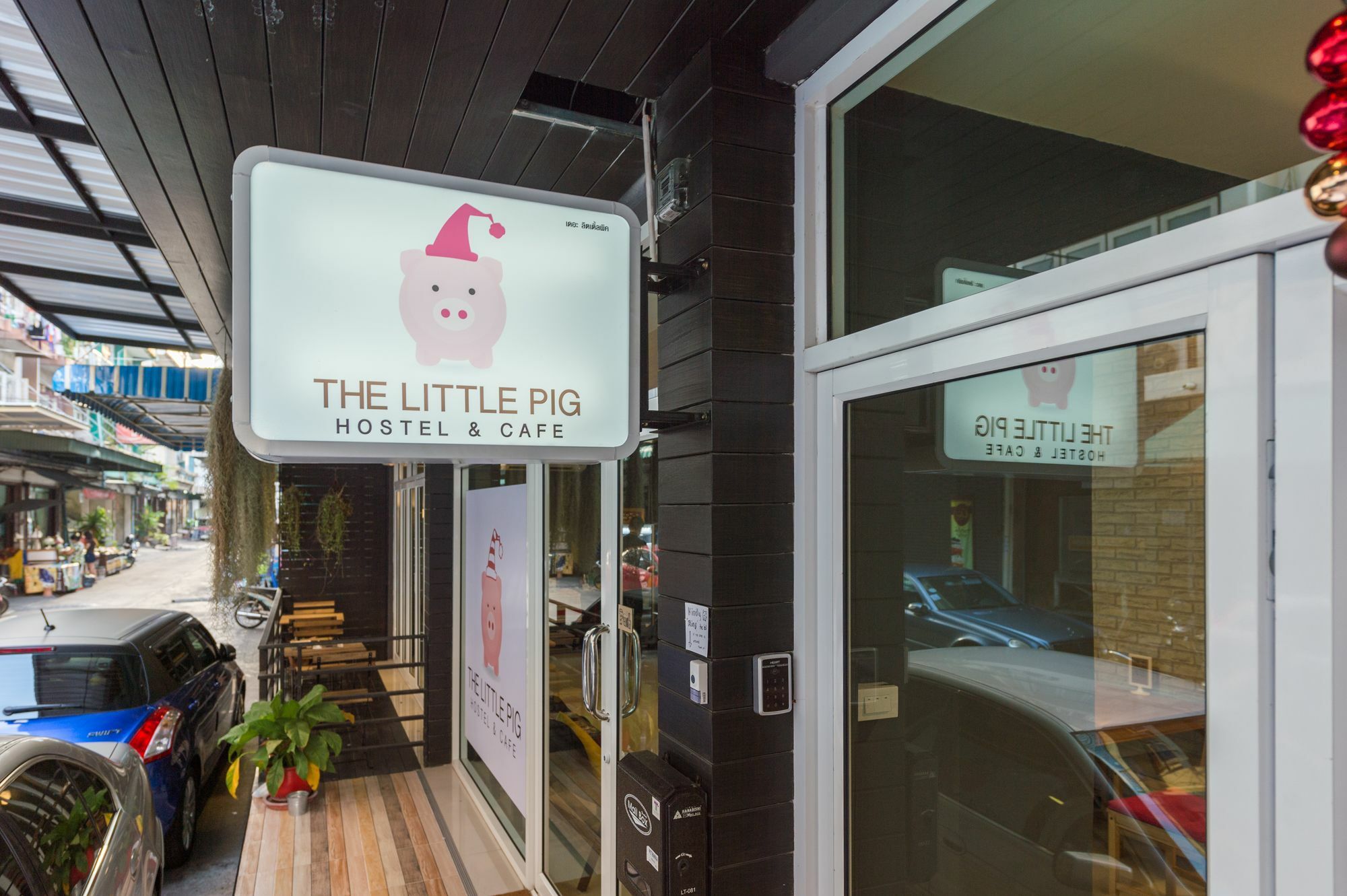 The Little Pig Sukhumvit Hotel Bangkok Exterior foto